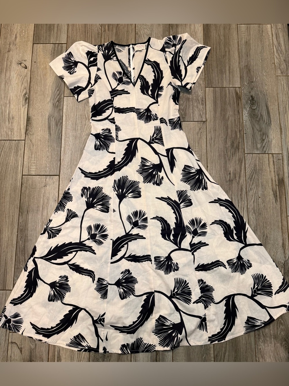 Beyond by Vera Black & White Floral V-Neck A-Line Dress